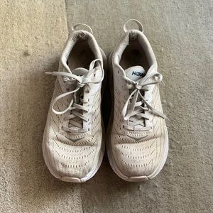 HOKA ONE ONE ARAHI 4